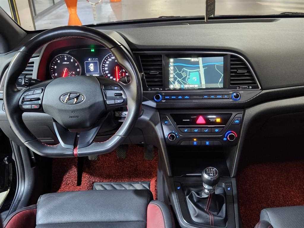 HYUNDAI Avante - Vista 7