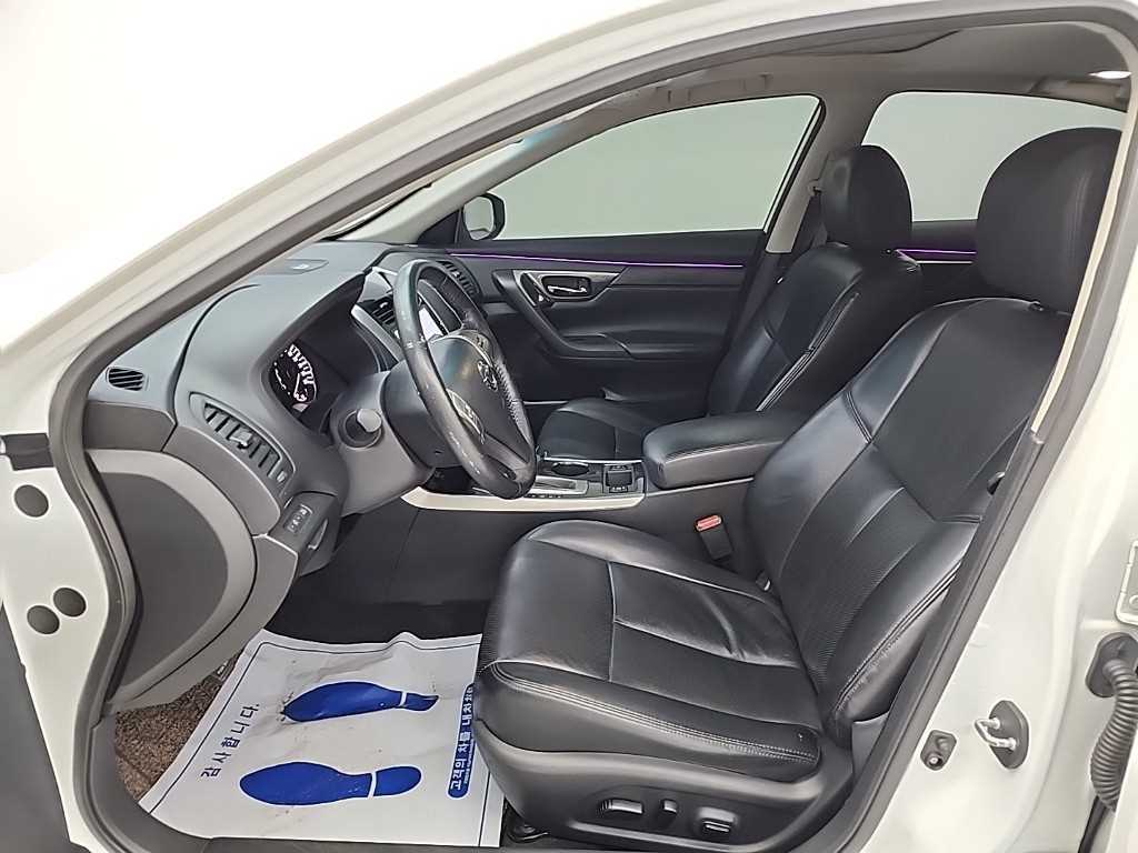 Nissan Altima - Vista 11