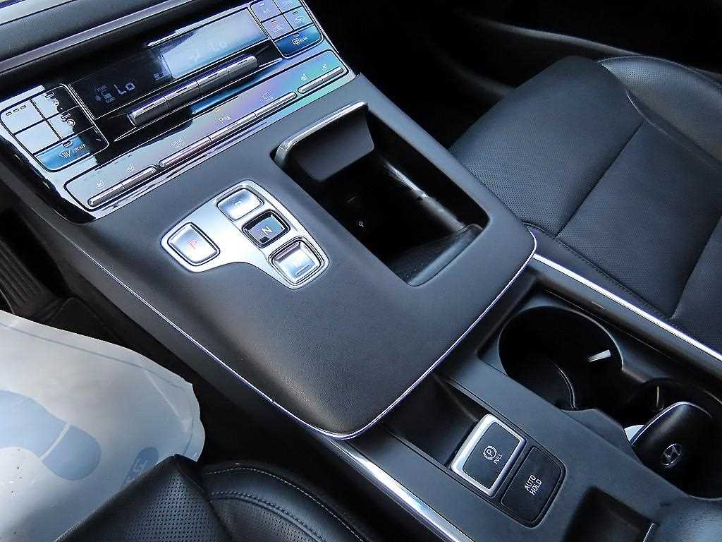 HYUNDAI Grandeur - Vista 11