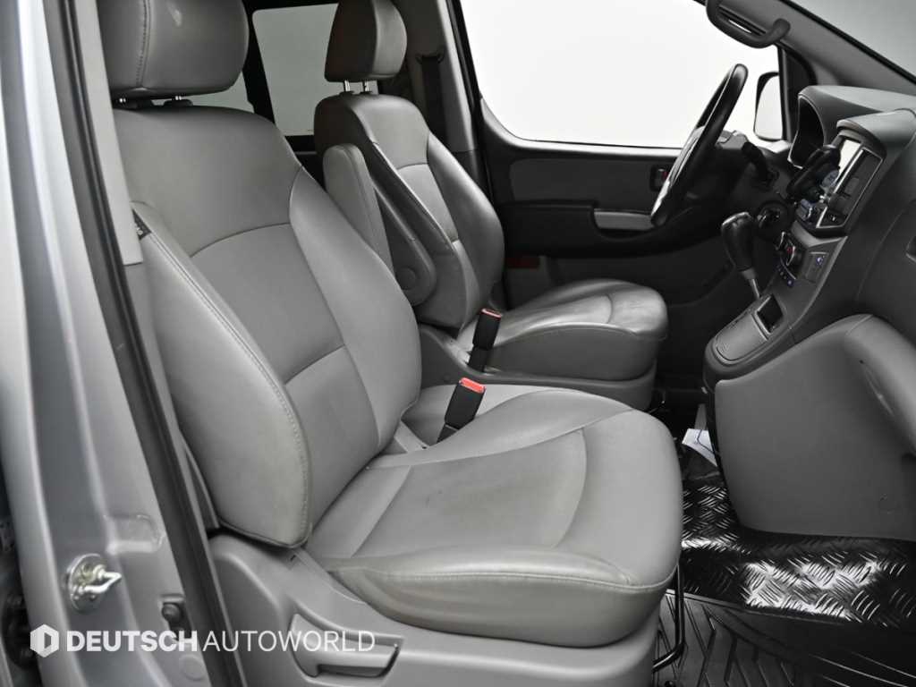 HYUNDAI Starex - Vista 10