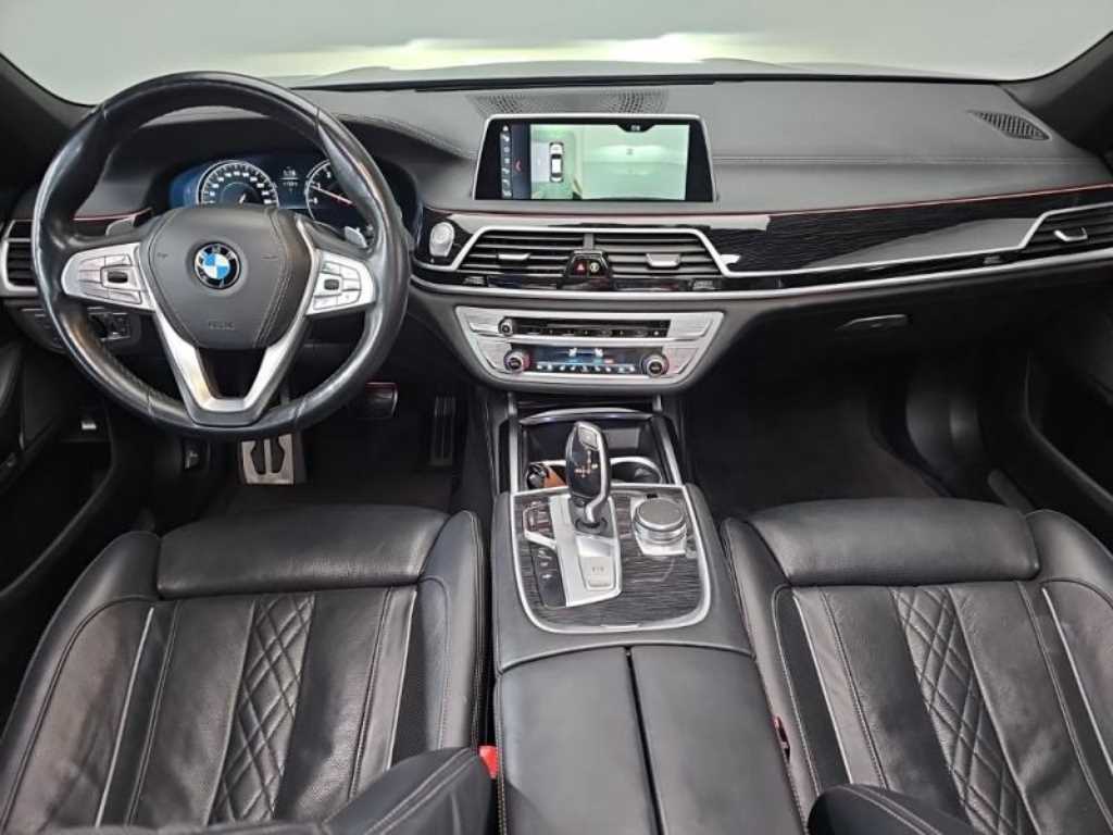 BMW 7 Series - Vista 5