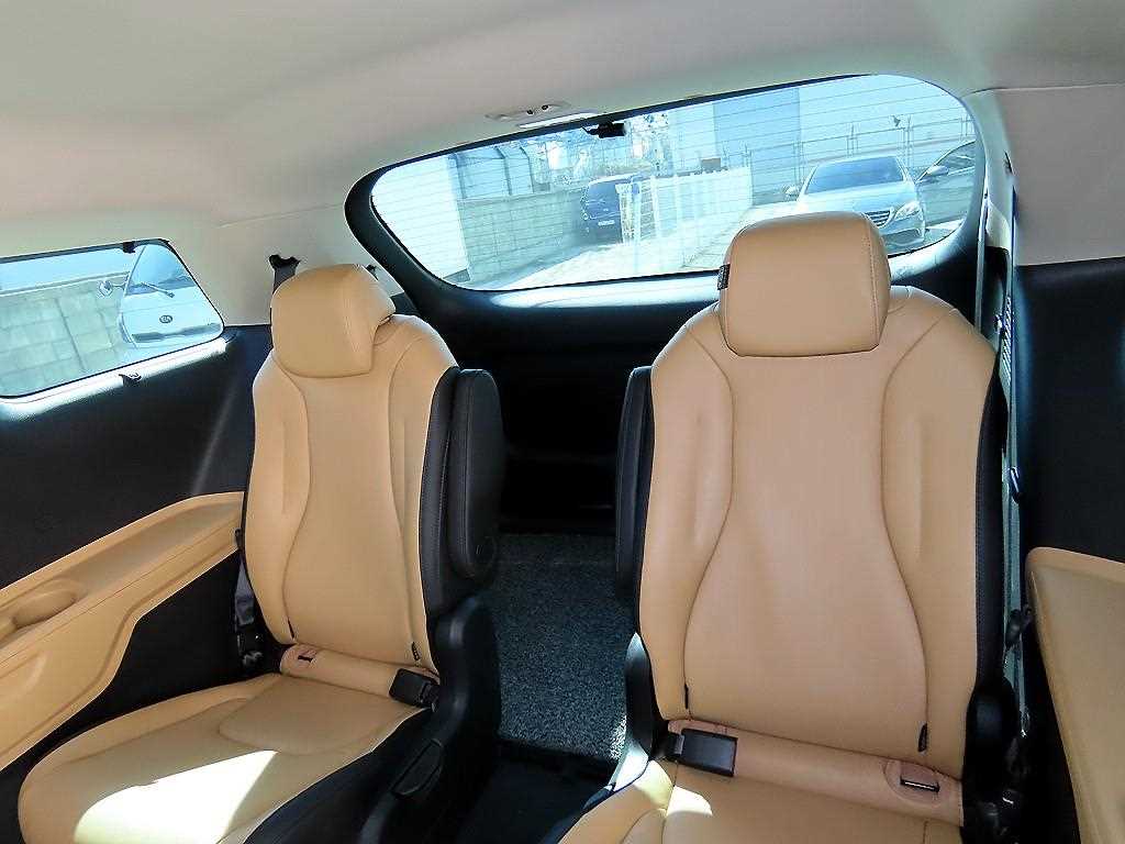 KIA Carnival - Vista 7