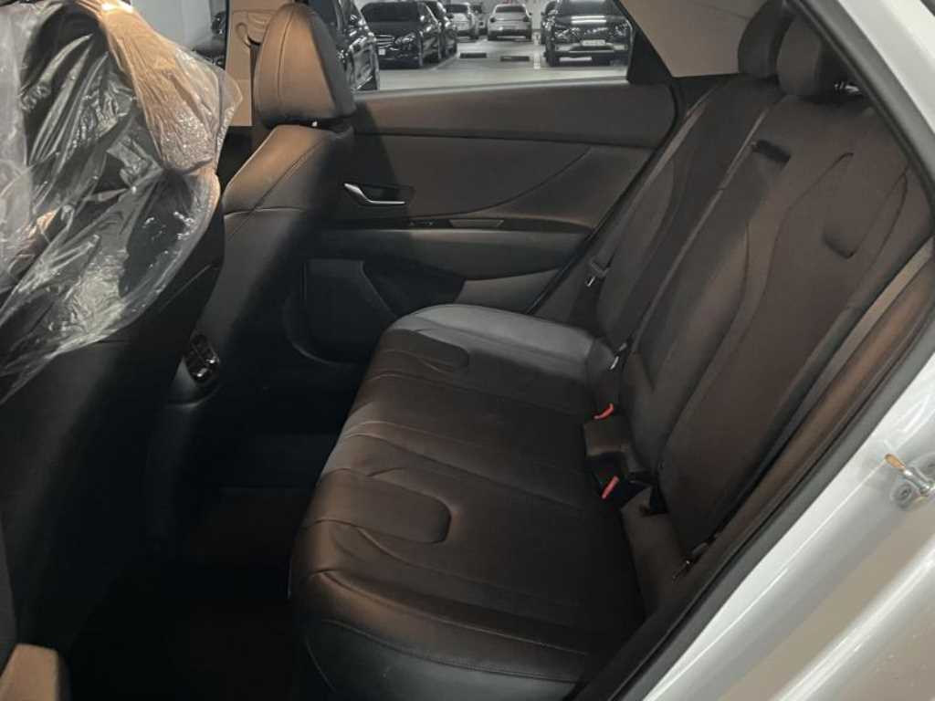 HYUNDAI Avante - Vista 6