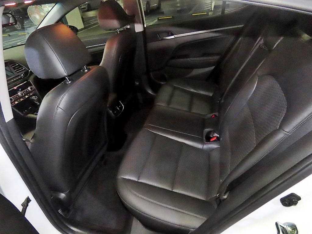 HYUNDAI Avante - Vista 7