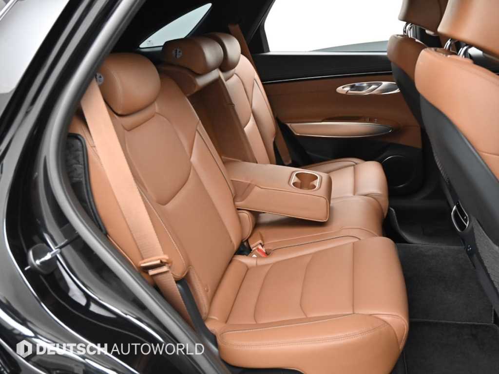 Genesis GV70 - Vista 11