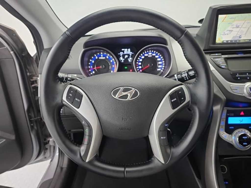 HYUNDAI Avante - Vista 6