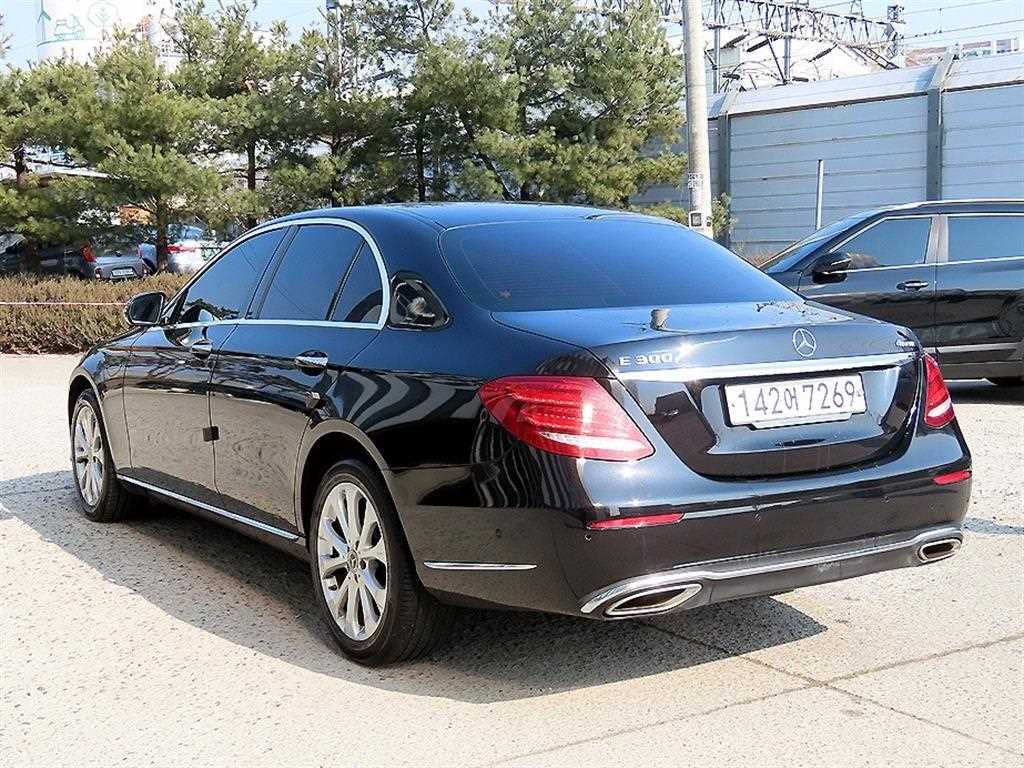 Mercedes Benz E class - Vista 3