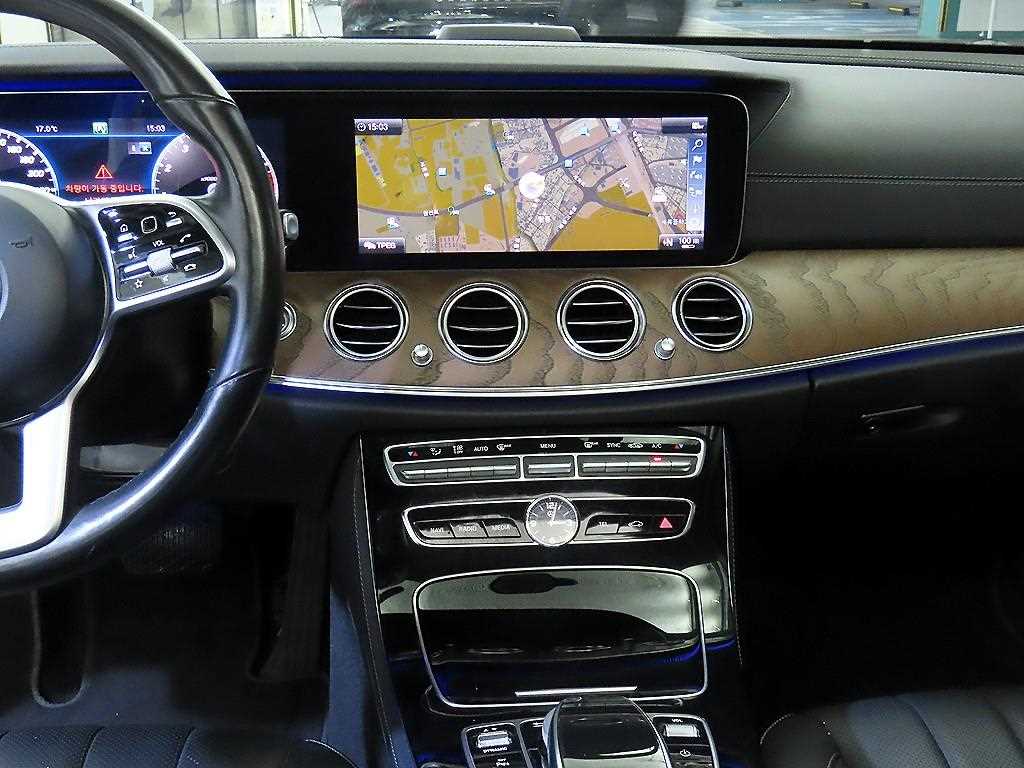 Mercedes Benz E class - Vista 11