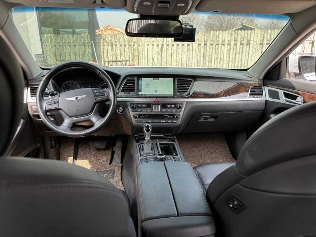 HYUNDAI Genesis - Vista 7