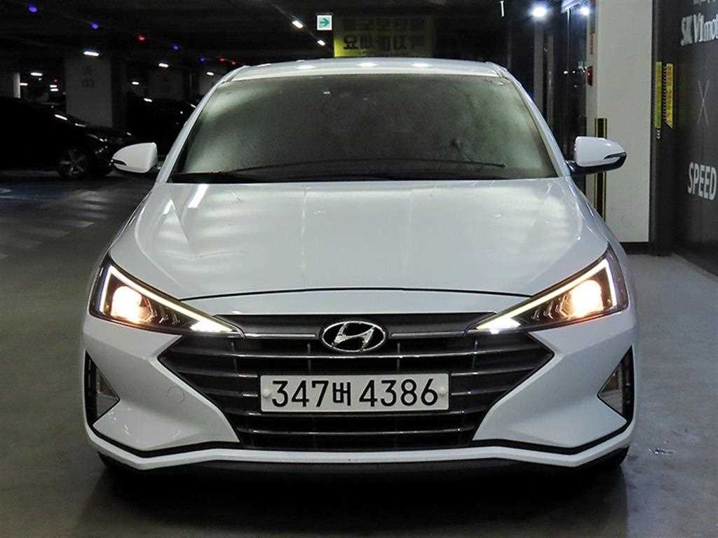 HYUNDAI Avante - Vista 2