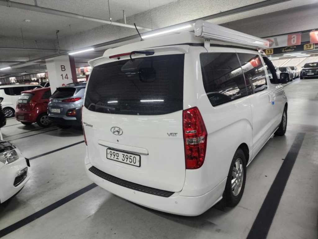 HYUNDAI Starex - Vista 6
