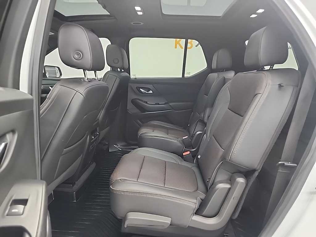 Chevrolet Travers - Vista 12