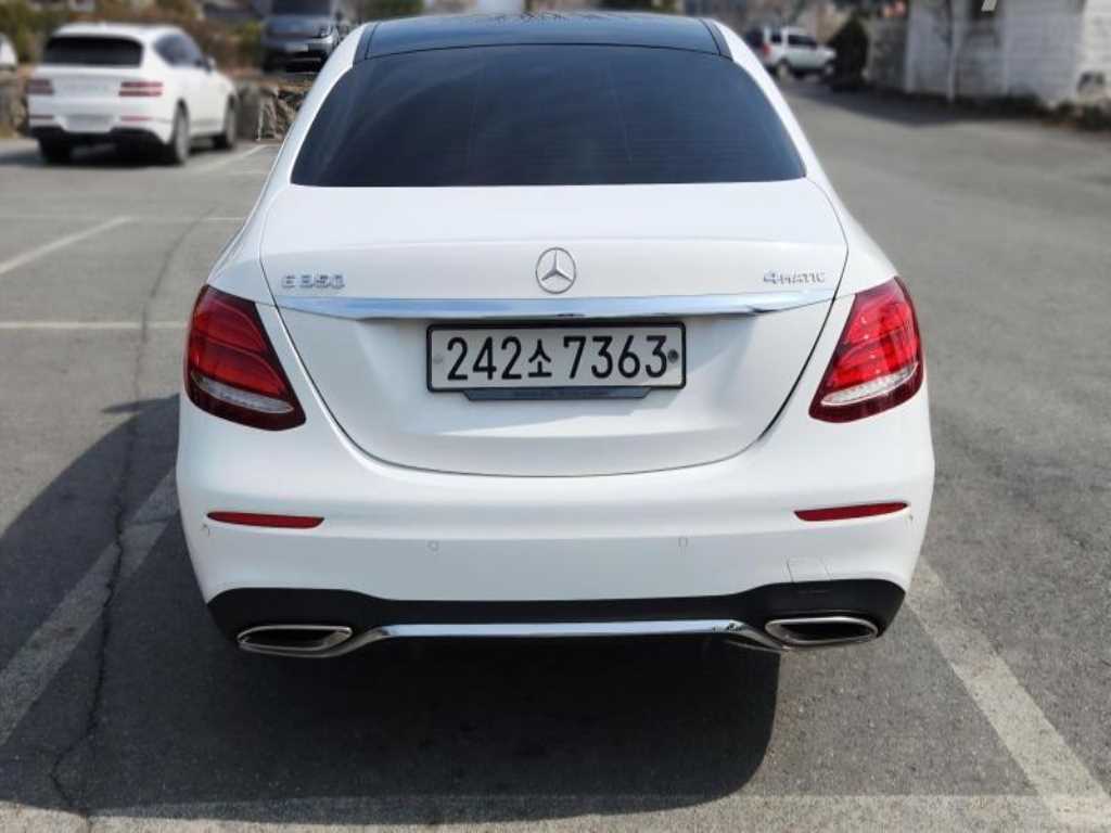 Mercedes Benz E class - Vista 2