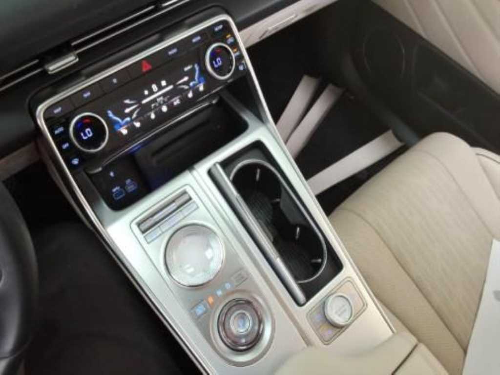 Genesis GV80 - Vista 7