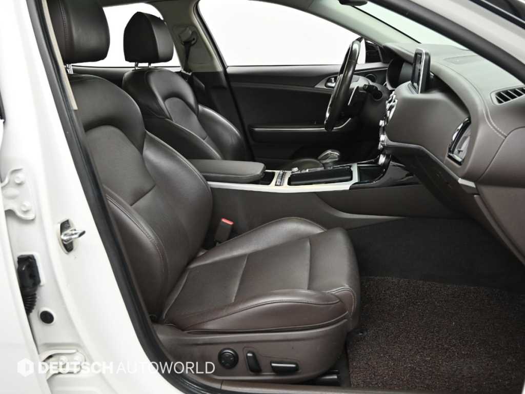 KIA Stinger - Vista 10