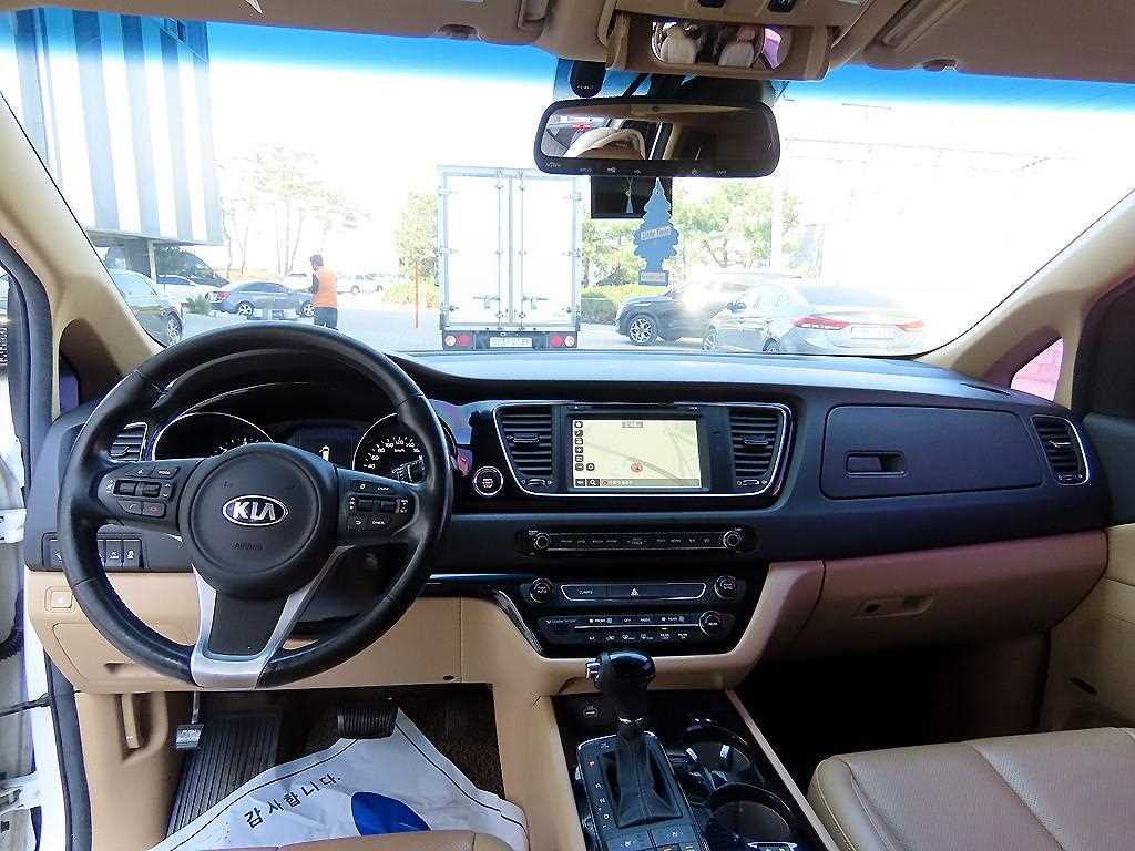 KIA Carnival - Vista 8
