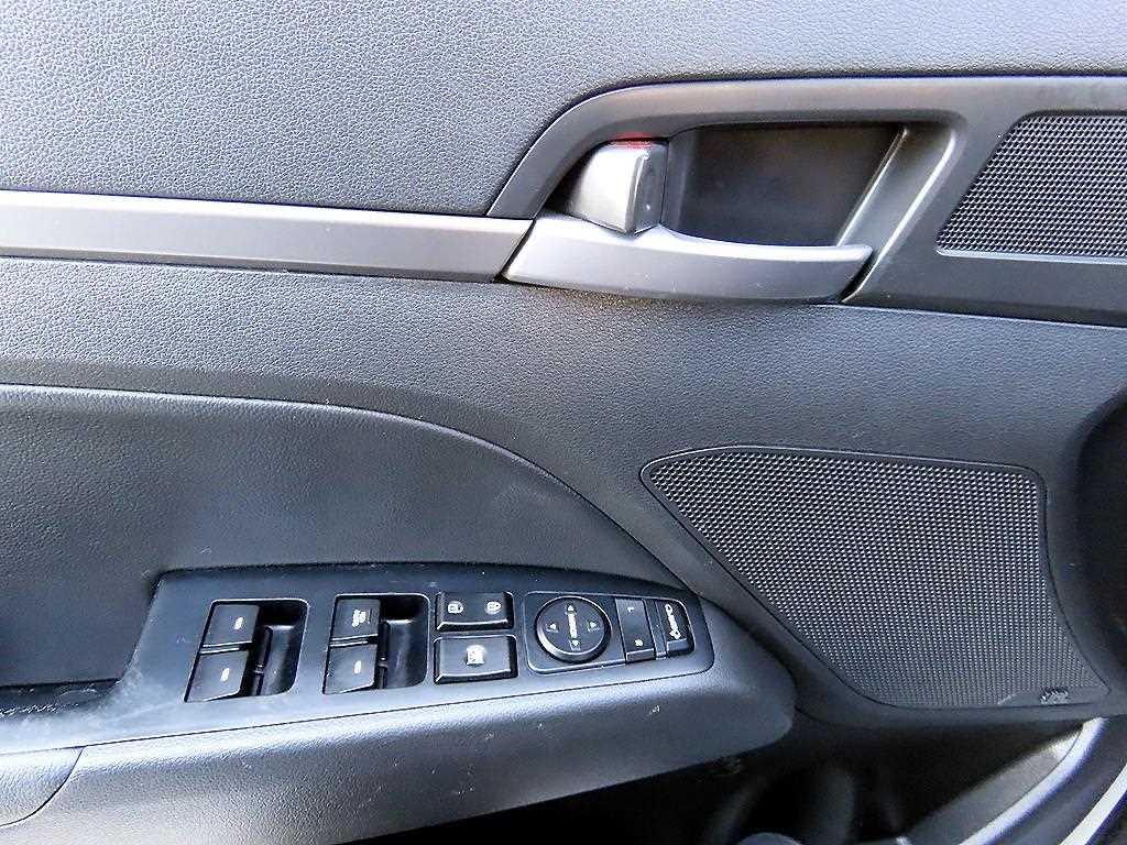 HYUNDAI Avante - Vista 11