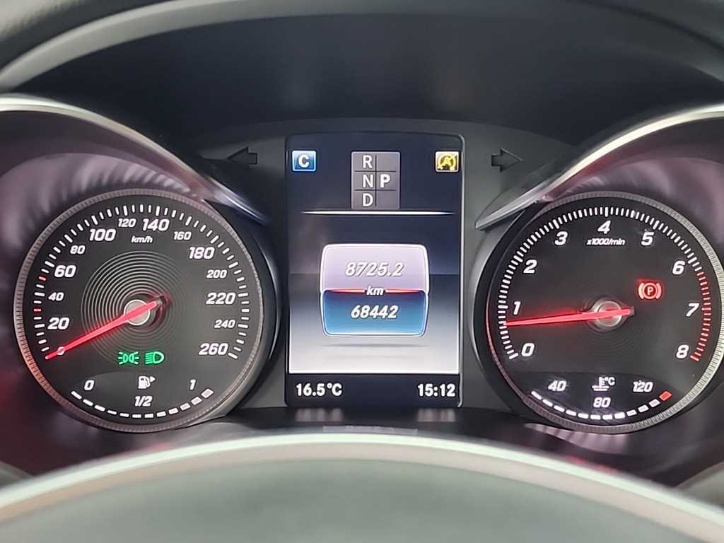 Mercedes Benz C Class - Vista 6