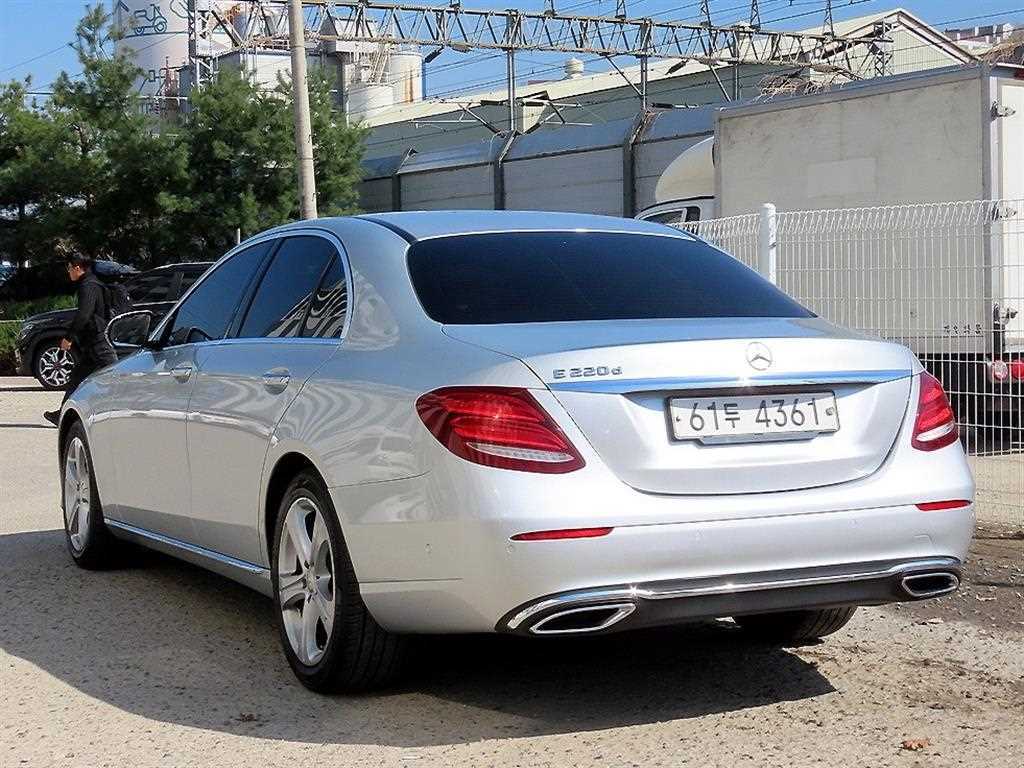 Mercedes Benz E class - Vista 3