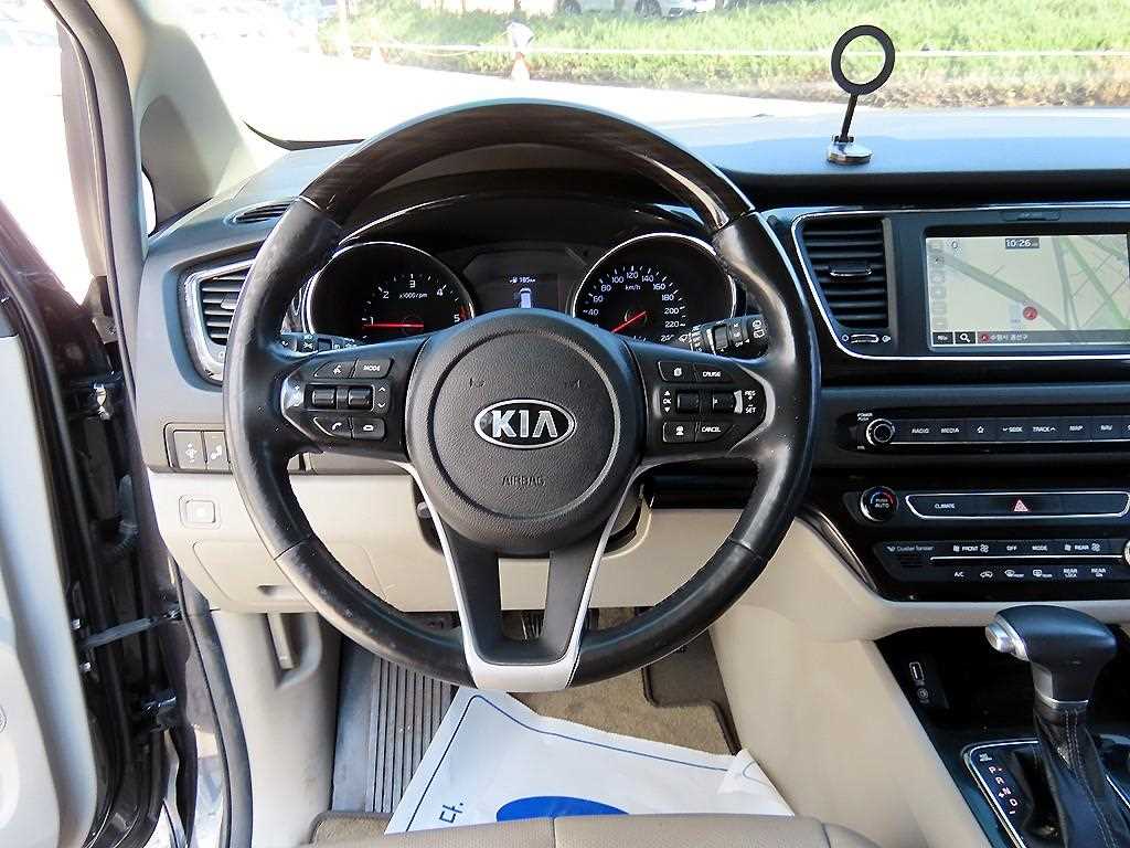 KIA Carnival - Vista 9
