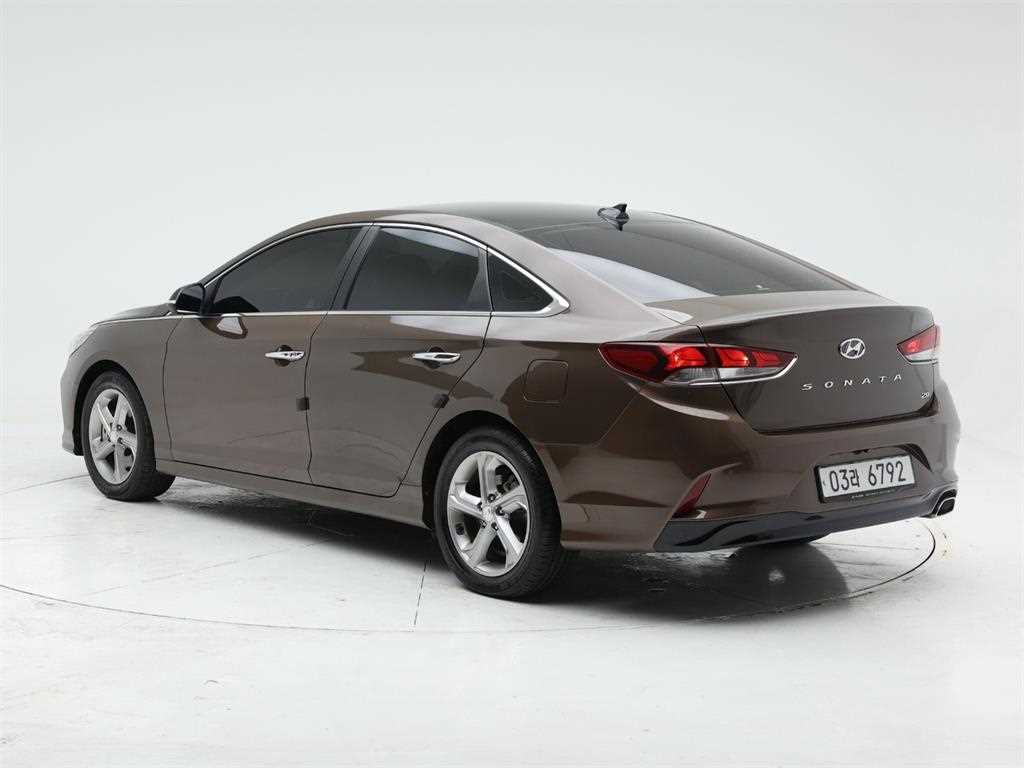 HYUNDAI Sonata - Vista 4