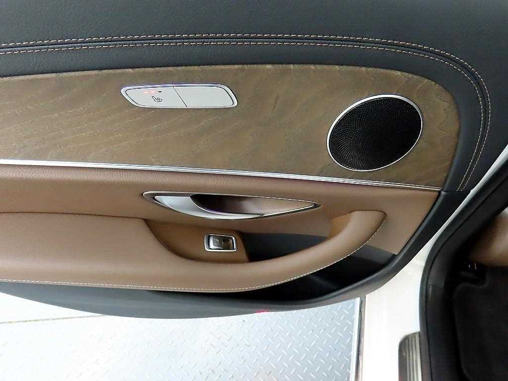 Mercedes Benz E class - Vista 12