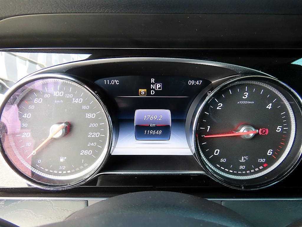 Mercedes Benz E class - Vista 9