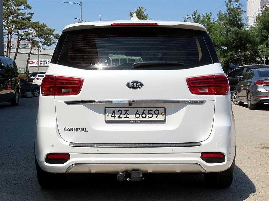 KIA Carnival - Vista 4