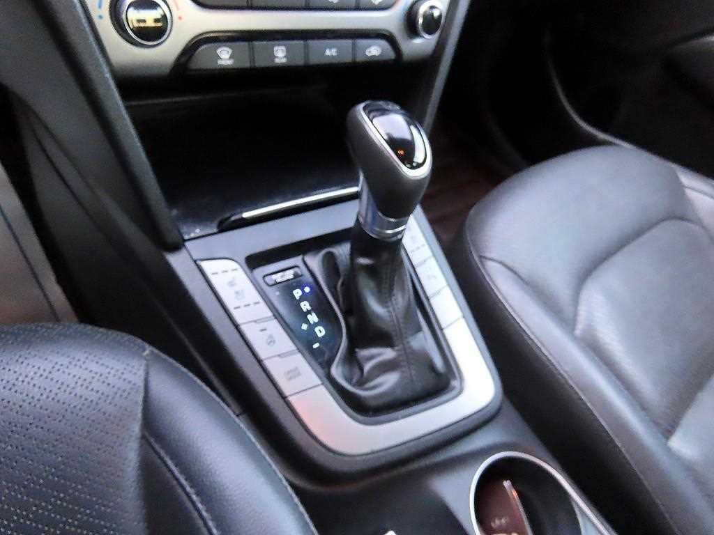 HYUNDAI Avante - Vista 10