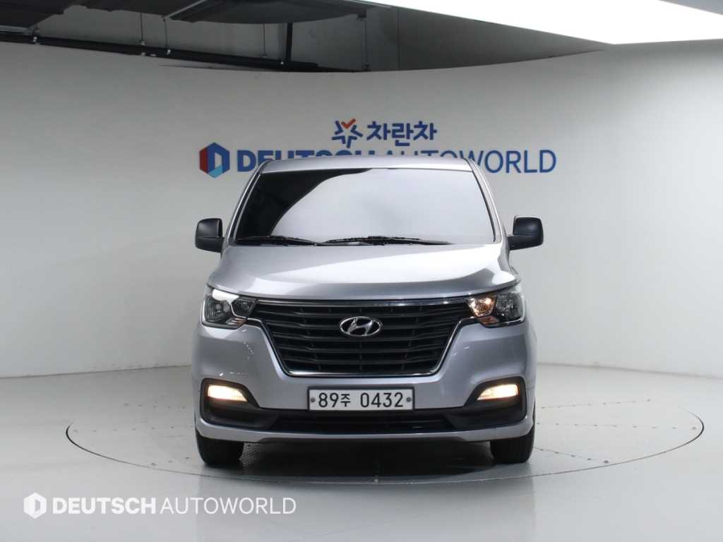 HYUNDAI Starex - Vista 3