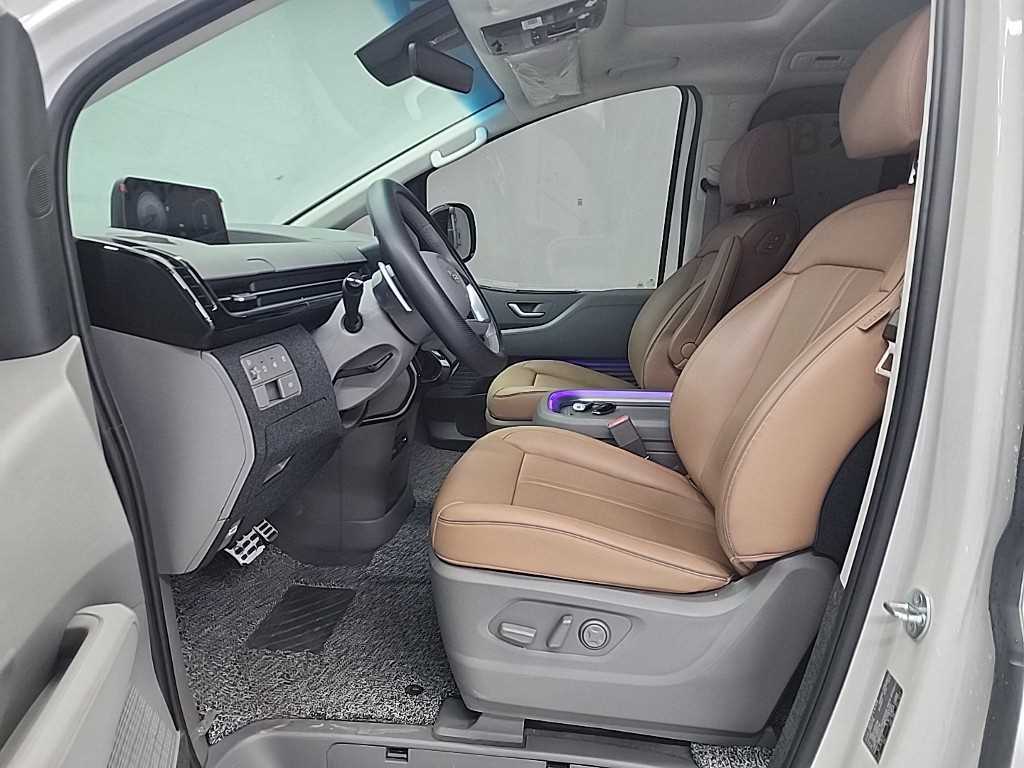 HYUNDAI Staria - Vista 11