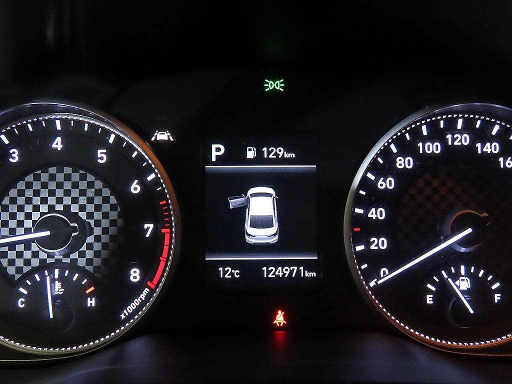 HYUNDAI Avante - Vista 9