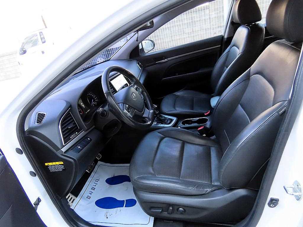 HYUNDAI Avante - Vista 5