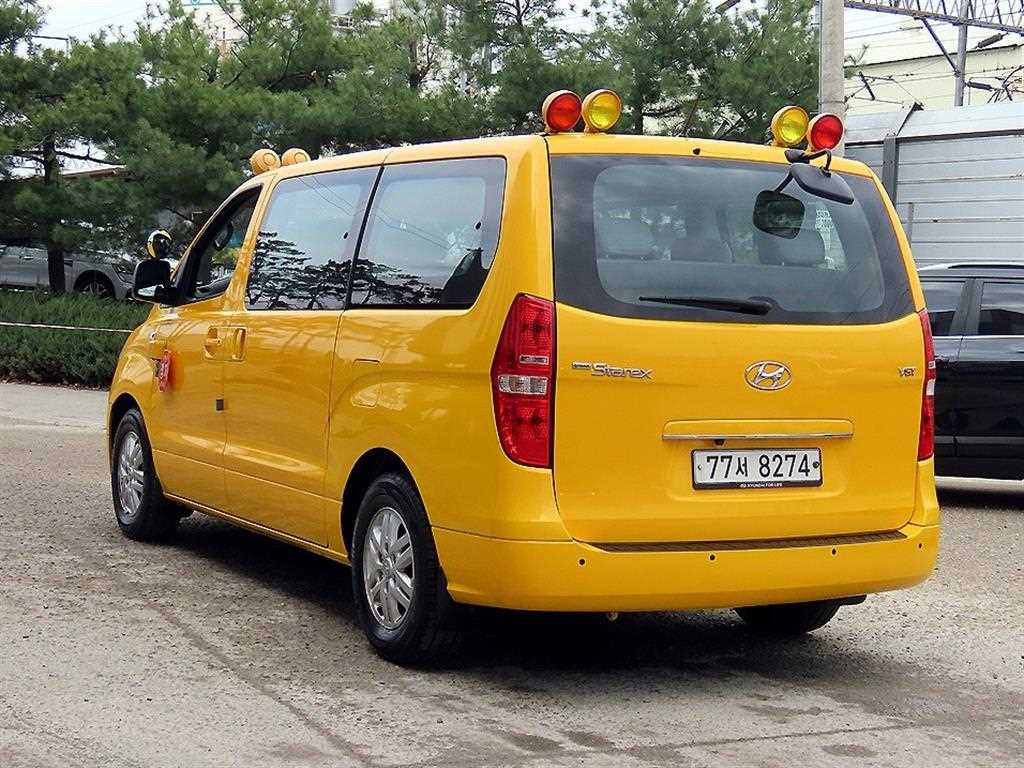 HYUNDAI Starex - Vista 3