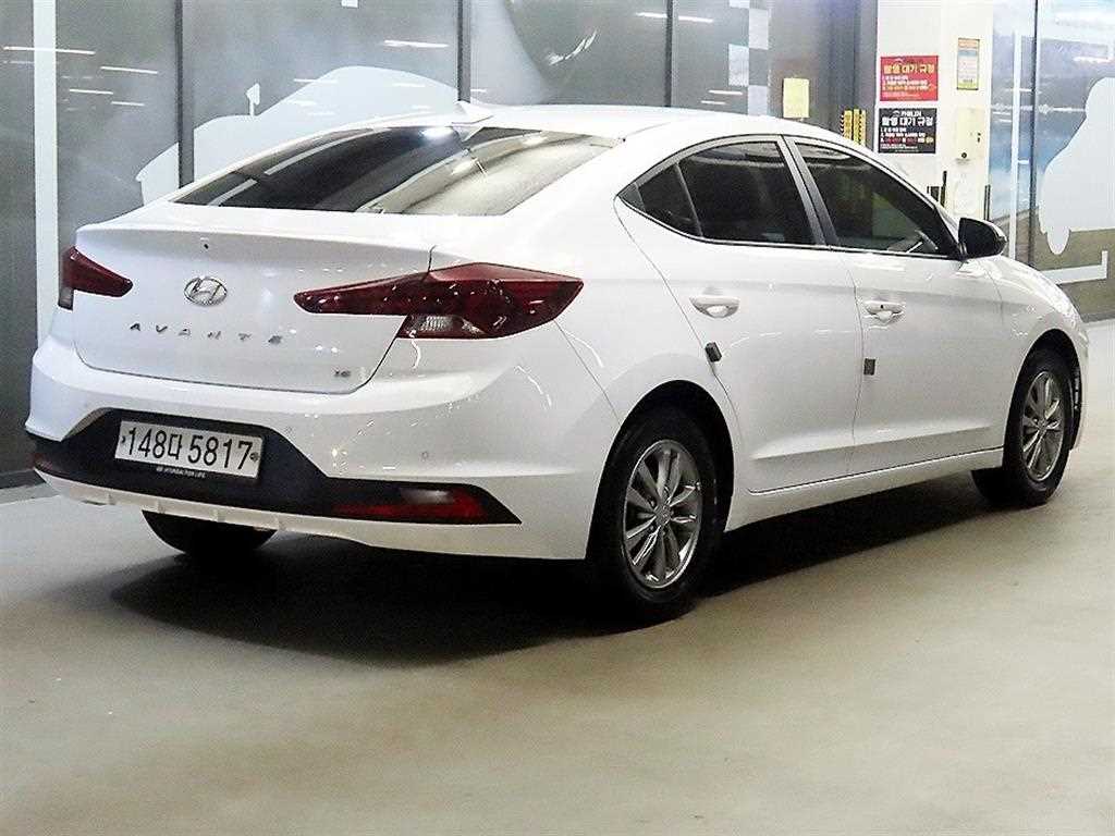 HYUNDAI Avante - Vista 4