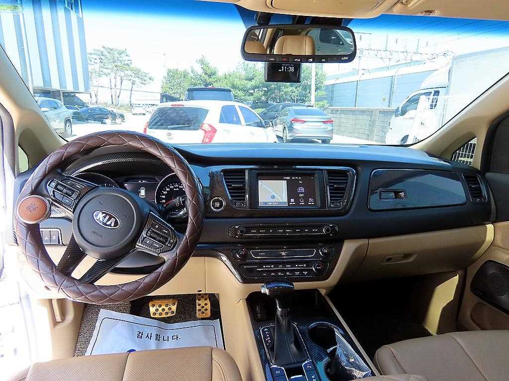 KIA Carnival - Vista 7