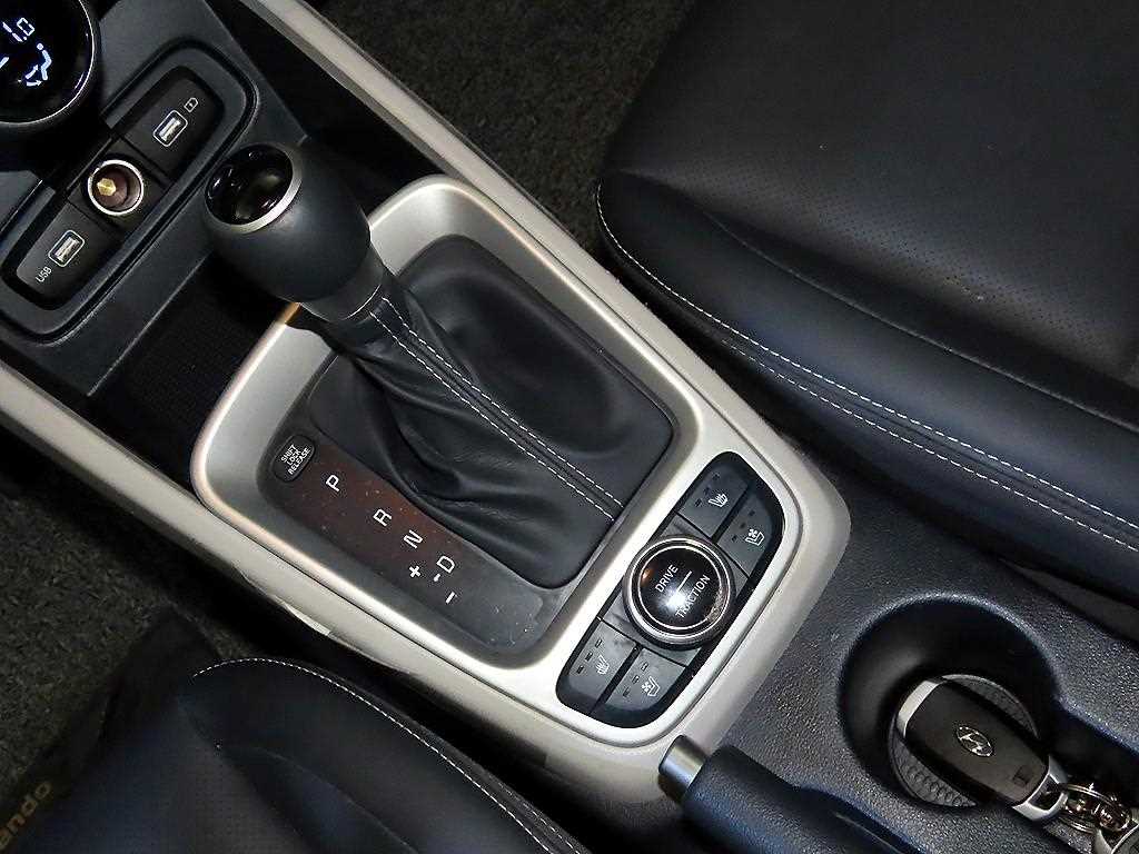 HYUNDAI Venue - Vista 12