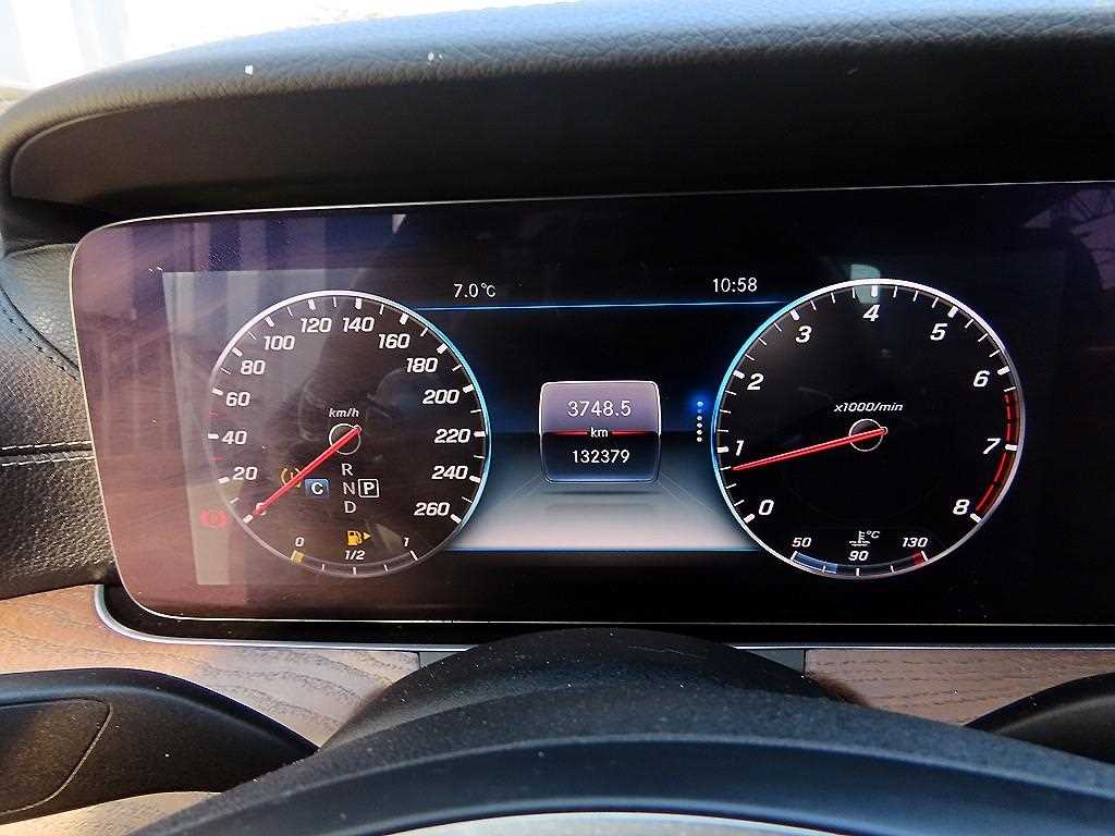 Mercedes Benz E class - Vista 9