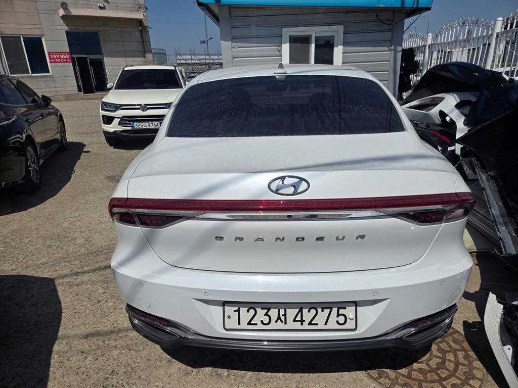 HYUNDAI Grandeur - Vista 2