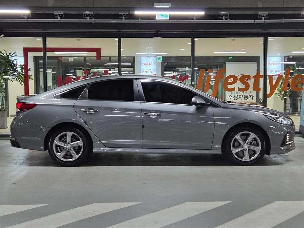 HYUNDAI Sonata - Vista 3