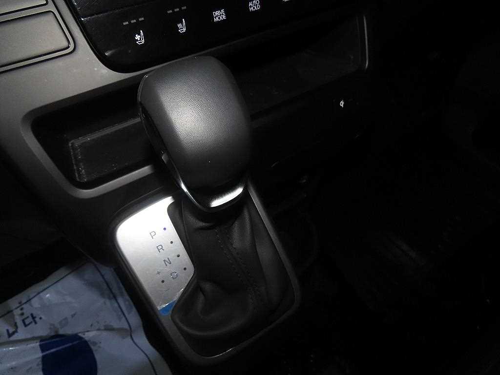 HYUNDAI Staria - Vista 12