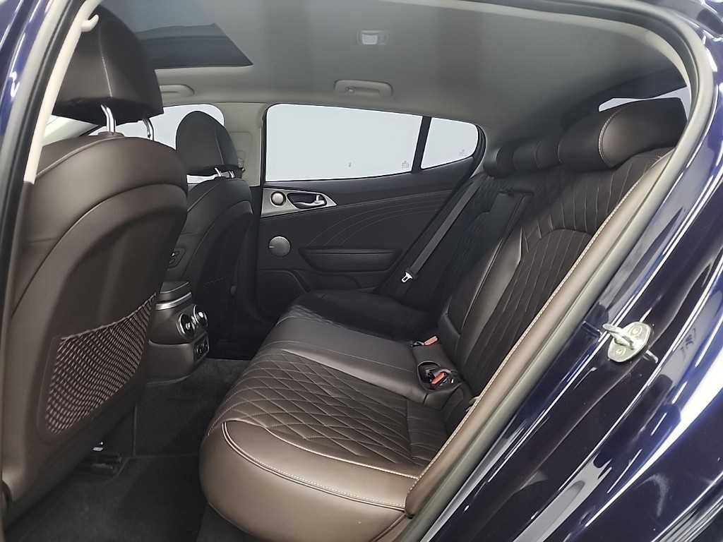 KIA Stinger - Vista 12