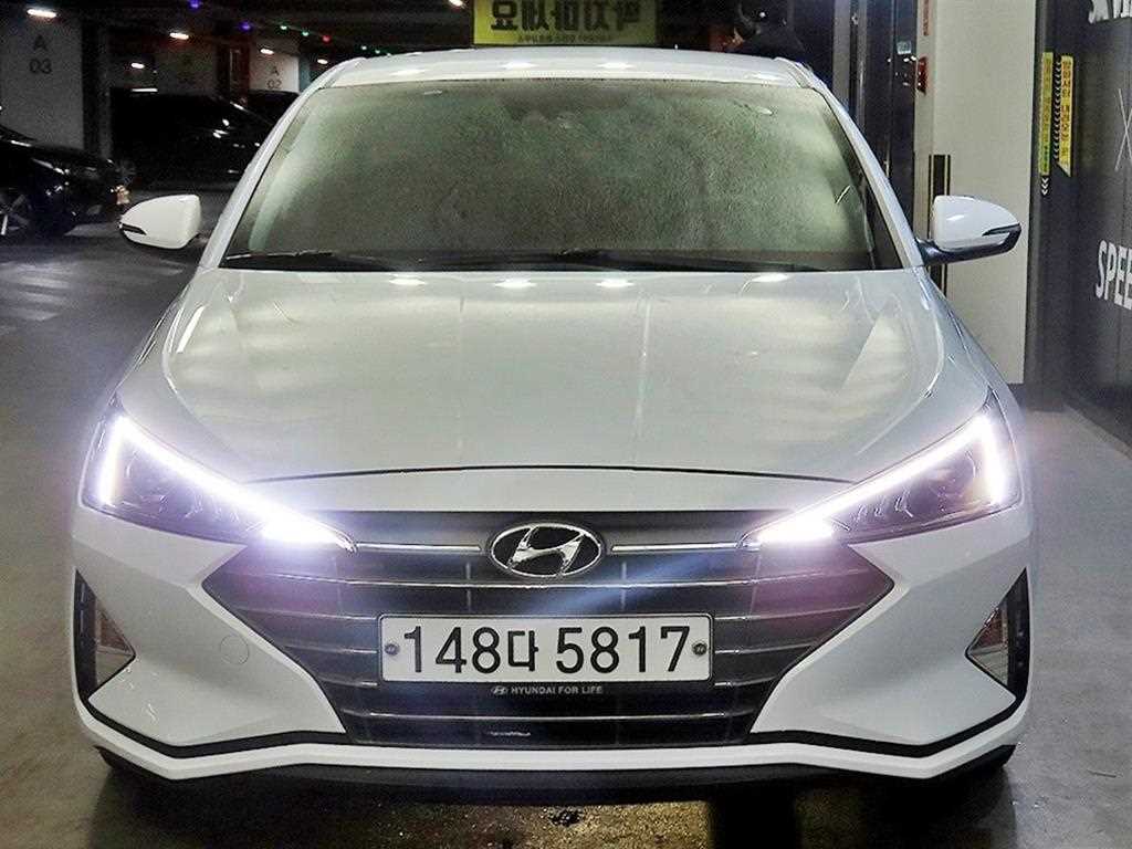 HYUNDAI Avante - Vista 2