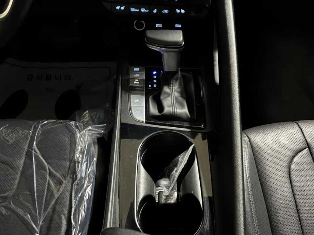 HYUNDAI Avante - Vista 9