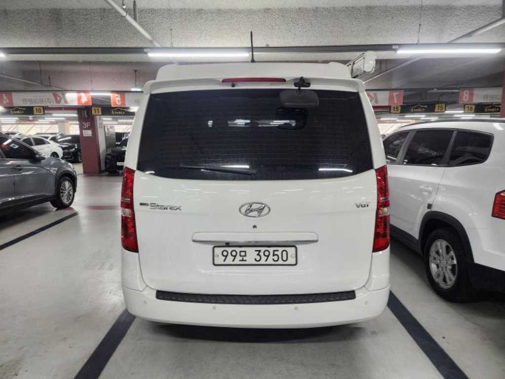 HYUNDAI Starex - Vista 8