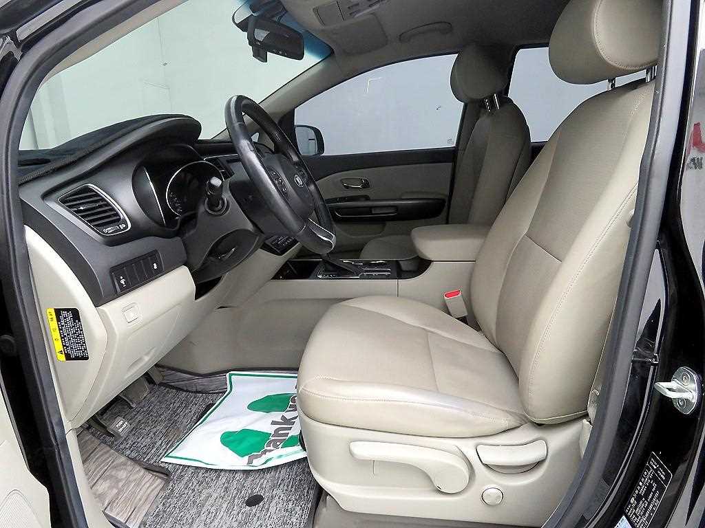 KIA Carnival - Vista 6
