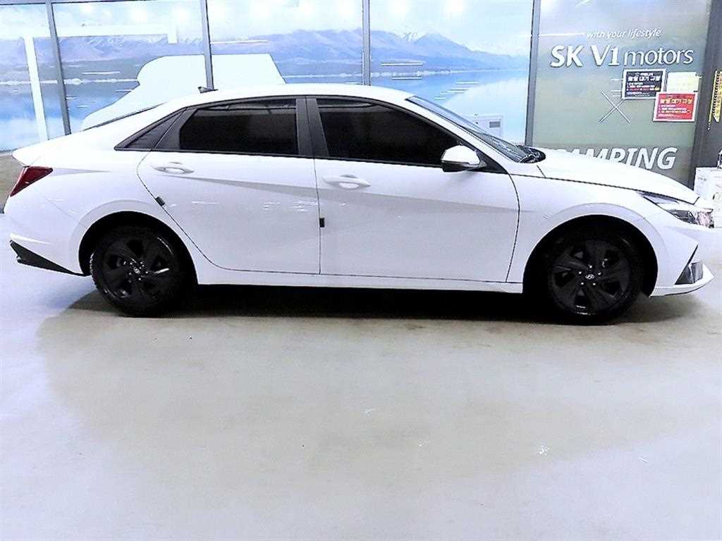 HYUNDAI Avante - Vista 3