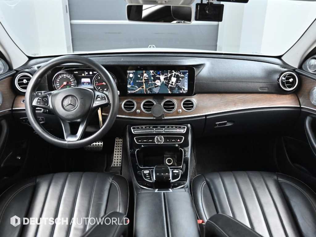 Mercedes Benz E class - Vista 7