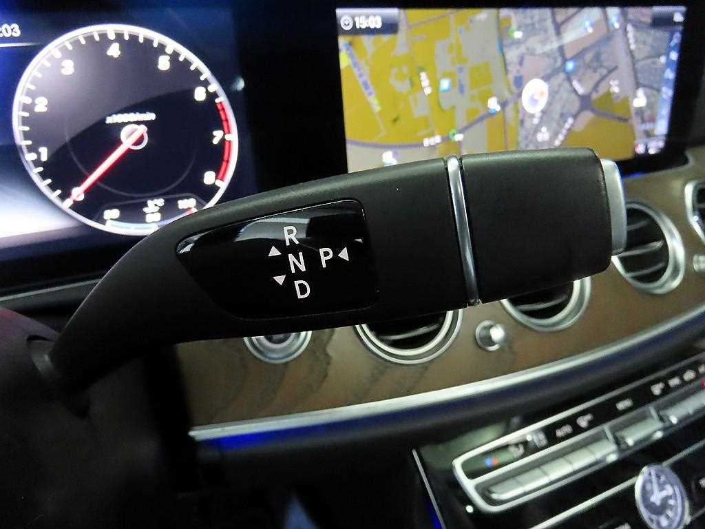 Mercedes Benz E class - Vista 12