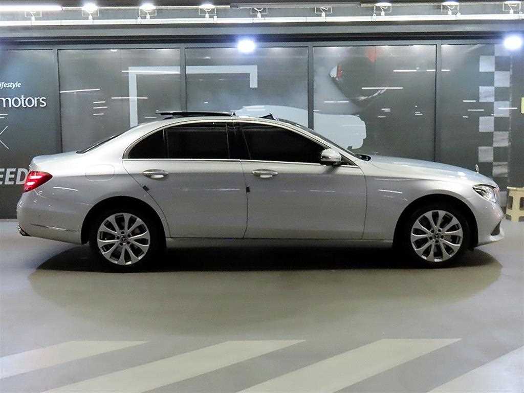 Mercedes Benz E class - Vista 3